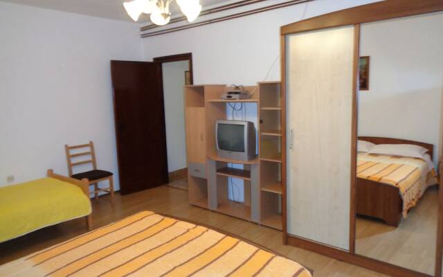 Apartments Ivica - Quiet Street