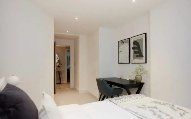 The Limehouse Cut Place - Spacious 2bdr Flat With Balcony