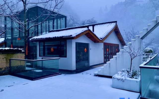 One Mountain Nine Houses