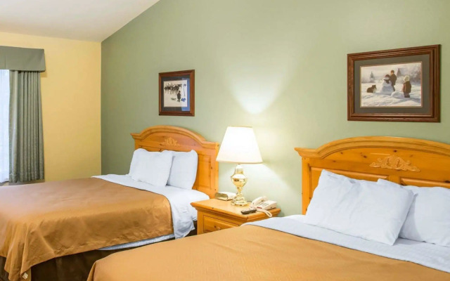 Econo Lodge Inn & Suites