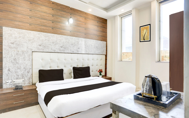 OYO 15947 Hotel Prabhat