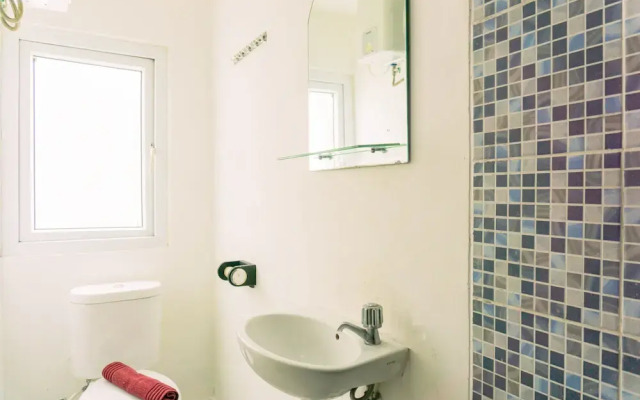 Homey And Tidy Studio Room Aeropolis Apartment