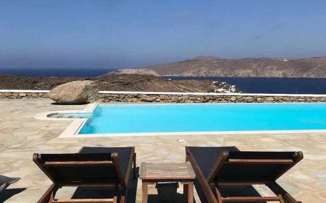 Yakinthos Residence