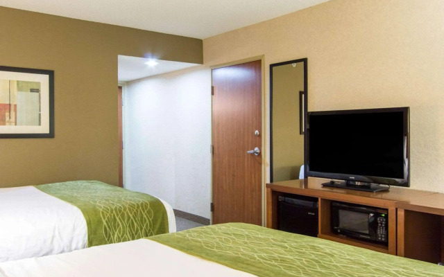 Comfort Inn & Suites Airport Convention Center