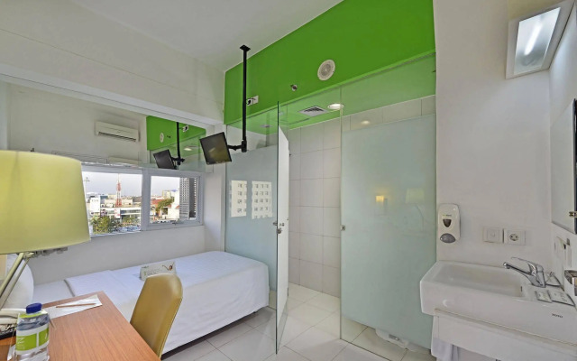 Whiz Hotel Pemuda Semarang