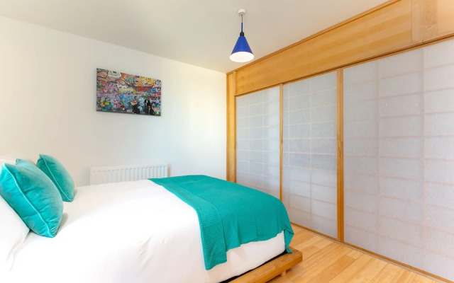 Bright Comfy 2 bed in trendy Dalston