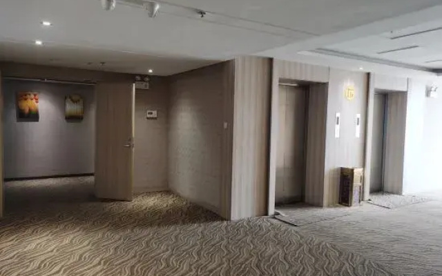 Letian Century City Hotel (Weihai Railway Station Hanlefang)