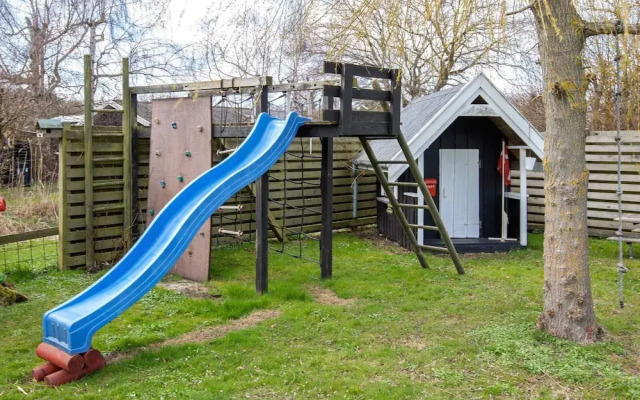 10 Person Holiday Home in Stege