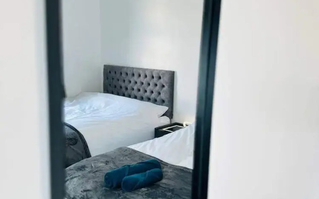 Southsea 5-bed Seaside Retreat- Sleeps 11 & Garden