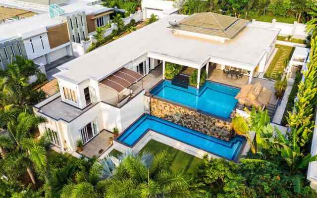 Stunning Luxury Golf and Pool Villas