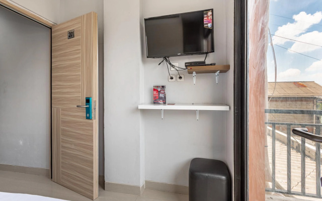 RedDoorz near Tanjung Duren 2