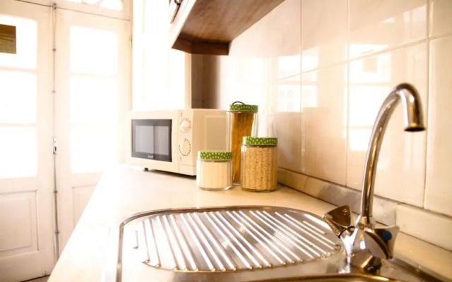 Renovated Feb22 Clerigos Cozy Balcony with self check in