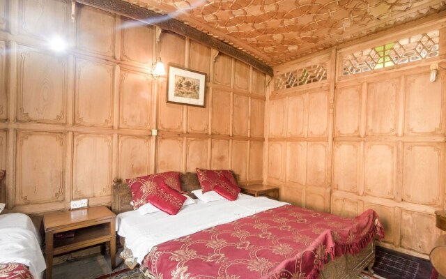 GuestHouser 3 BHK Houseboat d520