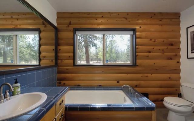 High-end Cabin 3BR 30min to Hoodoo Ski