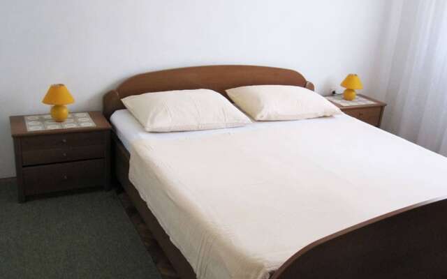 Sea View Apartment Serene, Sleeps 7