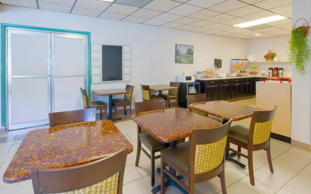 Travelodge by Wyndham Lynchburg