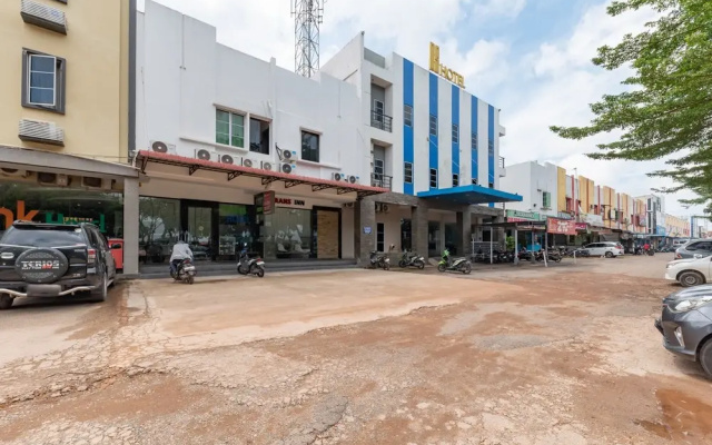 RedDoorz Plus Near SP Plaza Batu Aji Batam