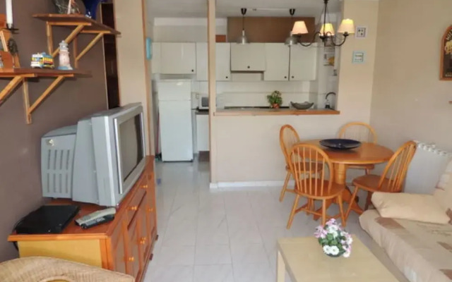 Pretty Apartment Near Roses Beach