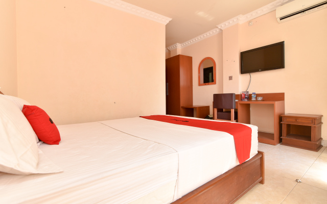 RedDoorz Premium near El Tari International Airport