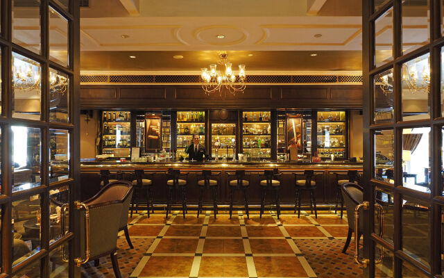 Sule Shangri-La, Yangon