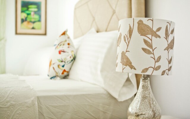 Cattleya's Green Suite Exquisite