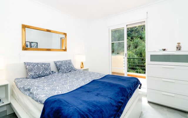 SAT1-walking distance to Puerto Banus