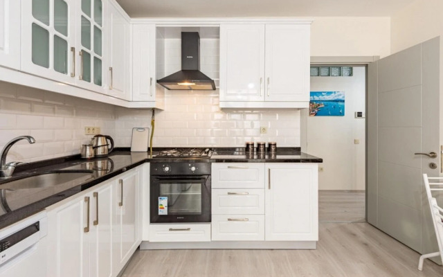 Central Apartment Near Cevahir Mall in Sisli