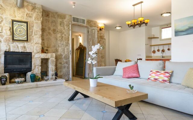 Cozy & Oriental with Terrace