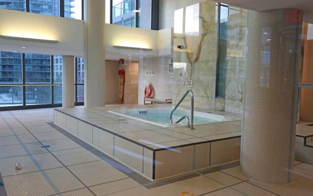 Neptune Townflats Premier 2 Bedrooms Condo Downtown Toronto