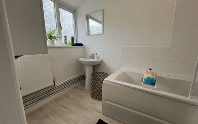 Bristol - 4 Beds - Sleeps 7 - For Groups - Garden