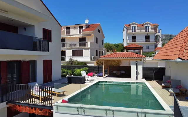 Viva-by the Sea-garden Terraces Seget Vranjica