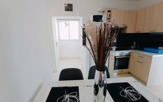 Cute apartment in stone house near sea