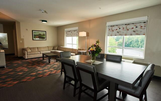 Holiday Inn & Suites Philadelphia W - Drexel Hill by IHG