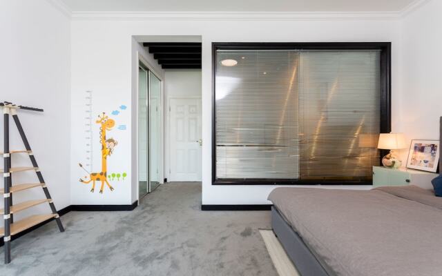 StarHome West Nanjing Road Branch