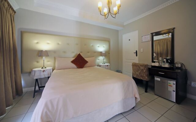 Savoy Lodge Cape Town