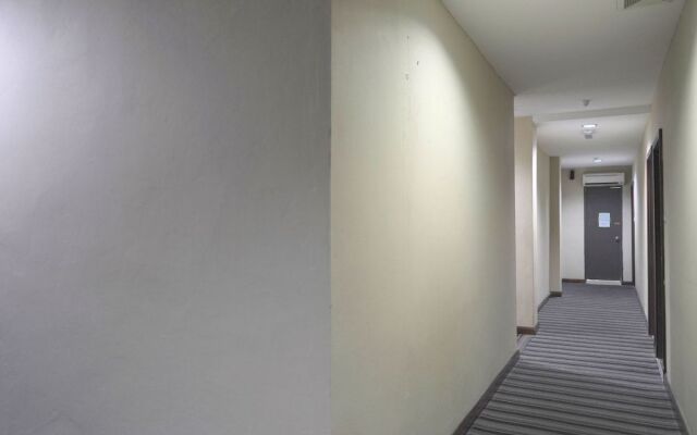 Oyo 43987 Season Inn