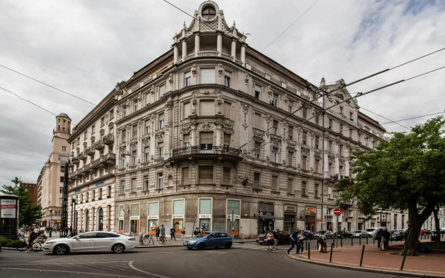 W2 Synagogue Apartment