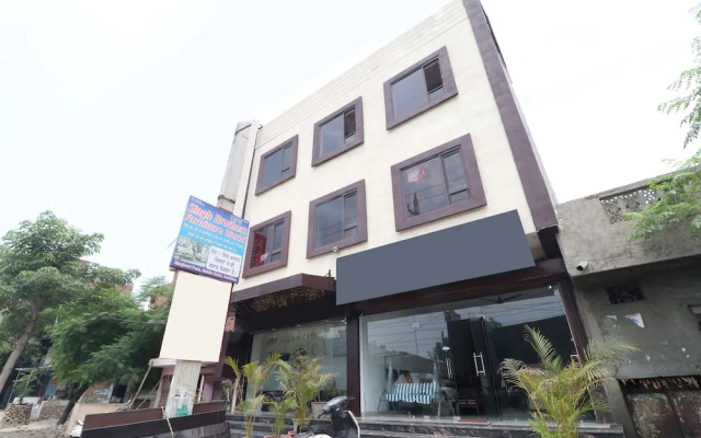 OYO 16379 Hotel LivInn Hub