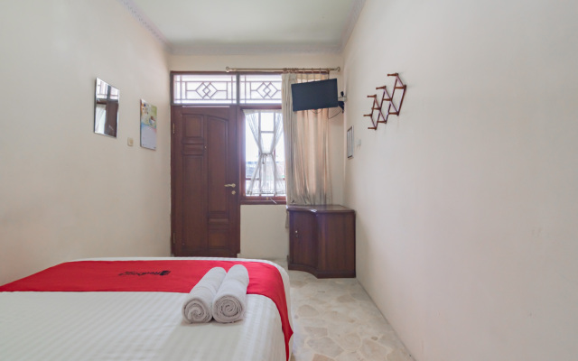 RedDoorz near Tugu Kuda Kosong Cianjur