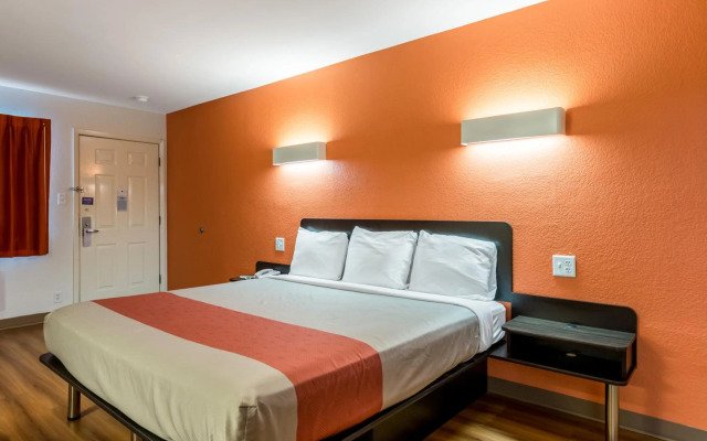 Motel 6 San Antonio, TX - South WW White Rd