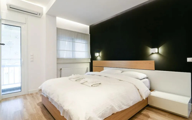 142m² Bright Alimos Apartment with Marina View