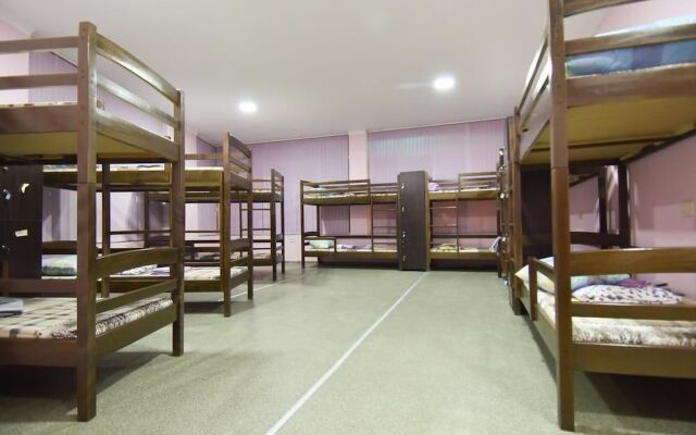 Green Hostel and Tours