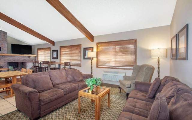 AmericInn by Wyndham Willmar