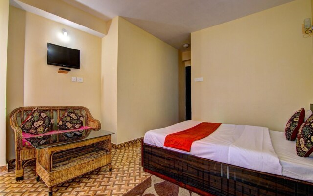 OYO 12862 Hotel Lamaz Residency