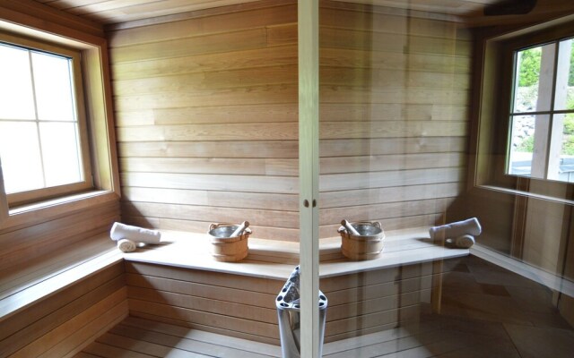 Cozy Chalet in Septon with Sauna and Jacuzzi