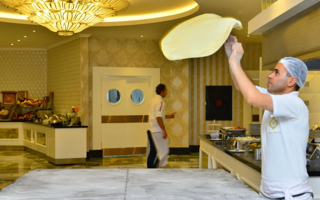 Azura Deluxe Resort & Spa