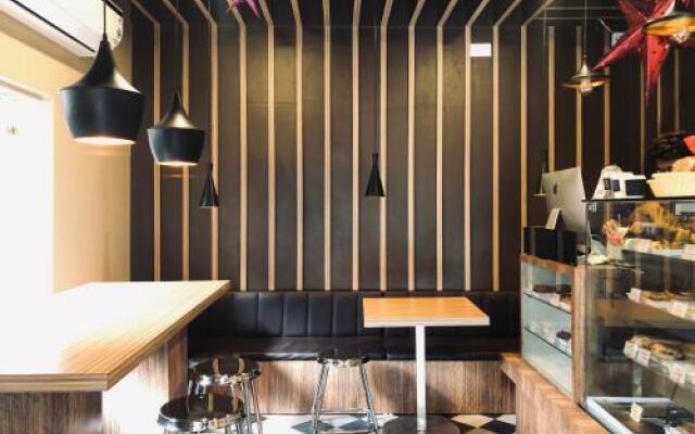 12 Homestay Apartments