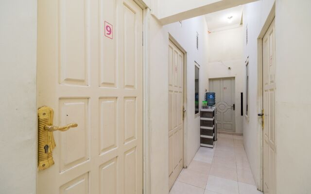 RedDoorz Syariah near Pasar Aur Kuning