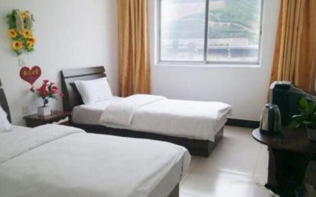 Shangluo Jinsi Gorge Julong Hotel