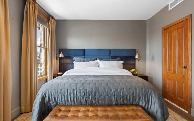 The Historic Blue Moon Hotel - NYC
